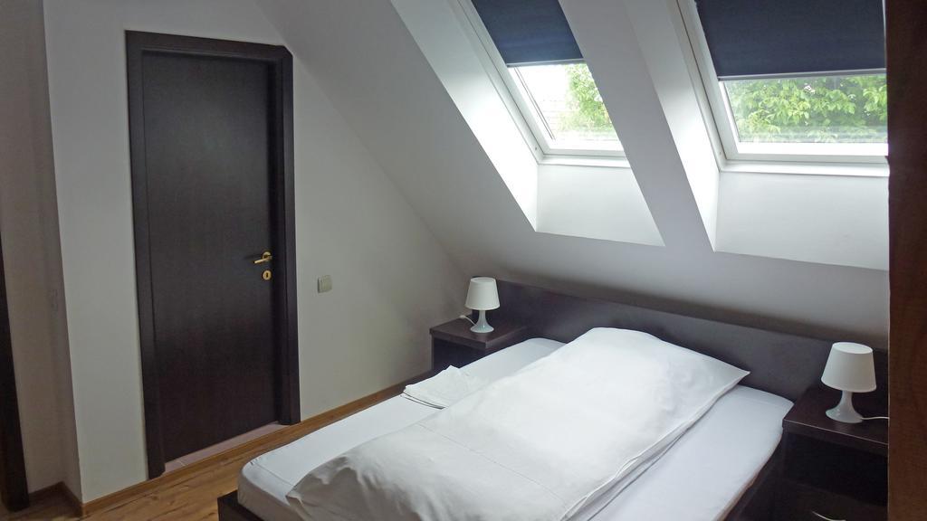 Hotel Sura Pietrei Craiului à Zărneşti Extérieur photo
